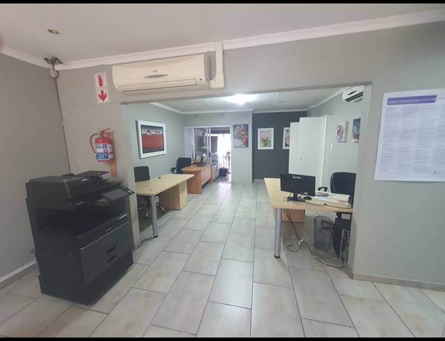 940M² BUSINESS FOR SALE IN BRACKENHURST
